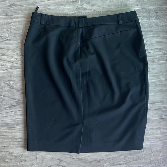 ‼️SALE‼️ Black GAP Pencil Skirt - Picture 3 of 3